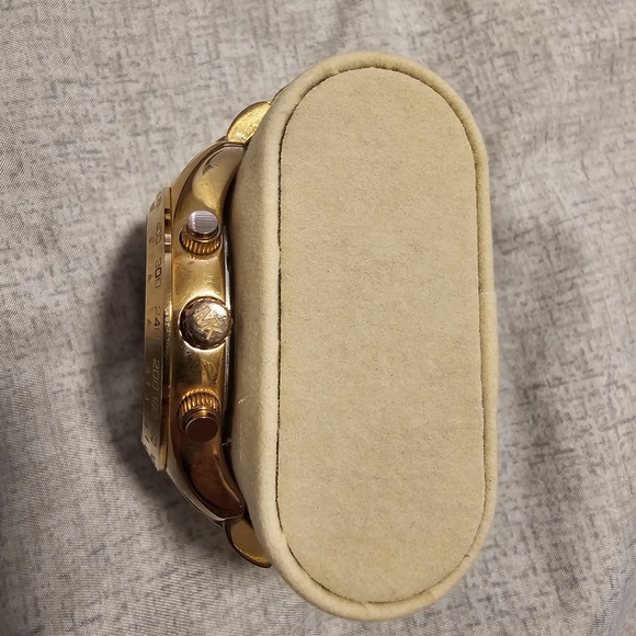 Michael Kors Rose Gold Watch - Picture 2 of 5